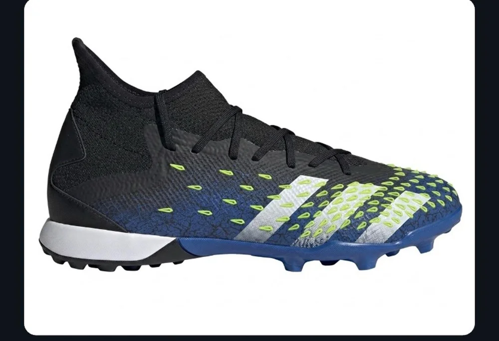 adidas Sneakers