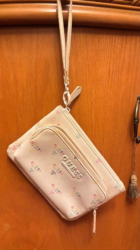 GUESS Clutch