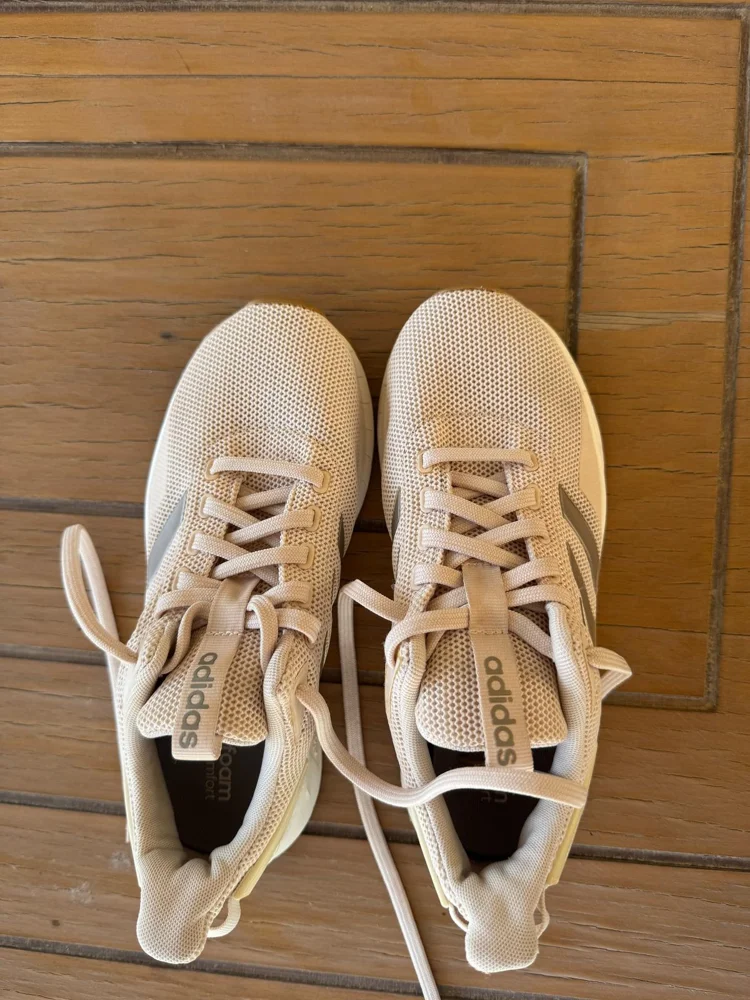 adidas Sneakers