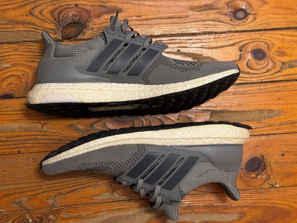 adidas Sneakers