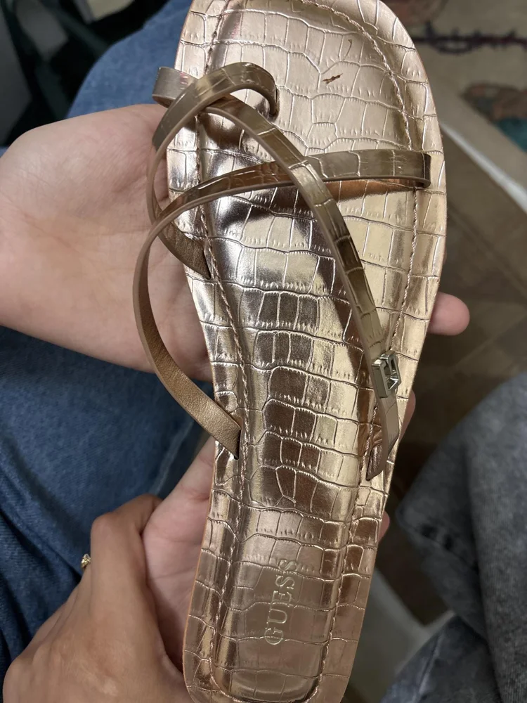 GUESS Flip-flops