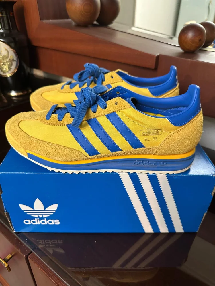 adidas Sneakers