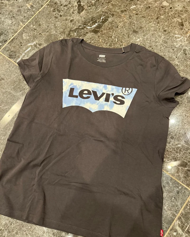 Levi's T-shirts