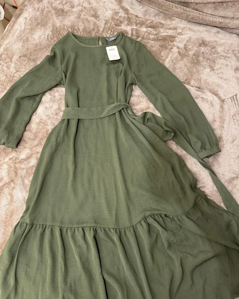 Max Midi Dresses