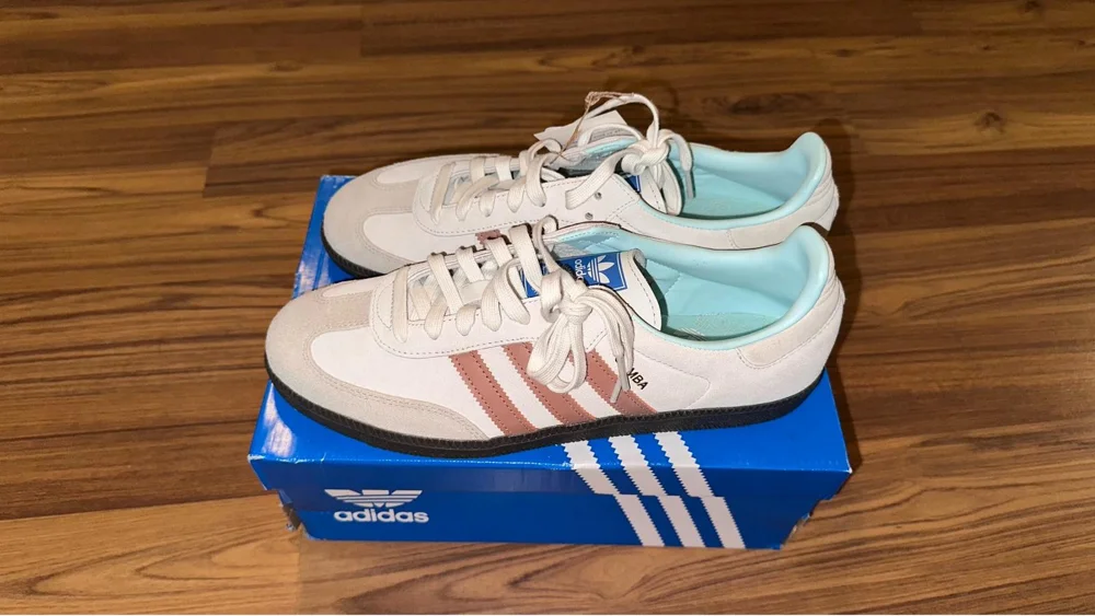 adidas Sneakers
