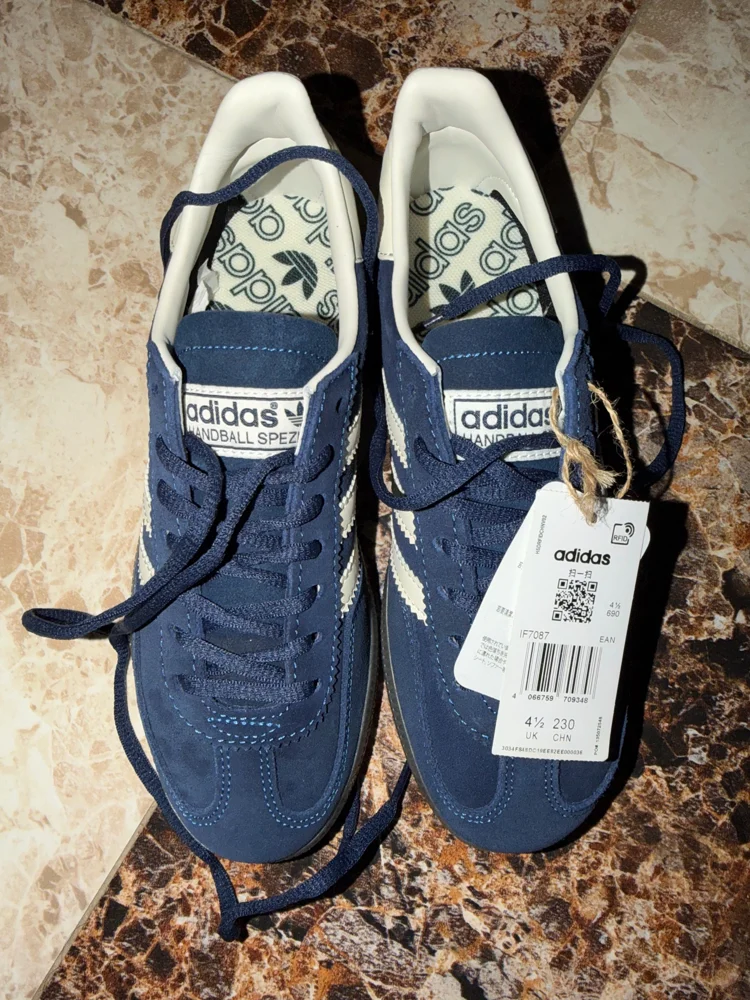 adidas Sneakers