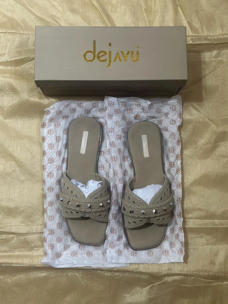 deja vu Flats