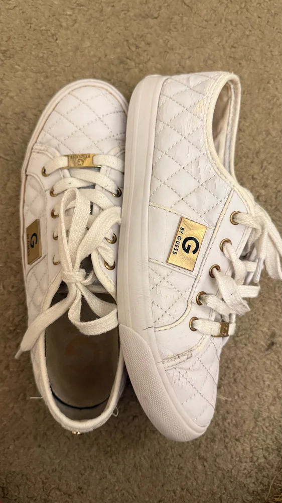 GUESS Sneakers