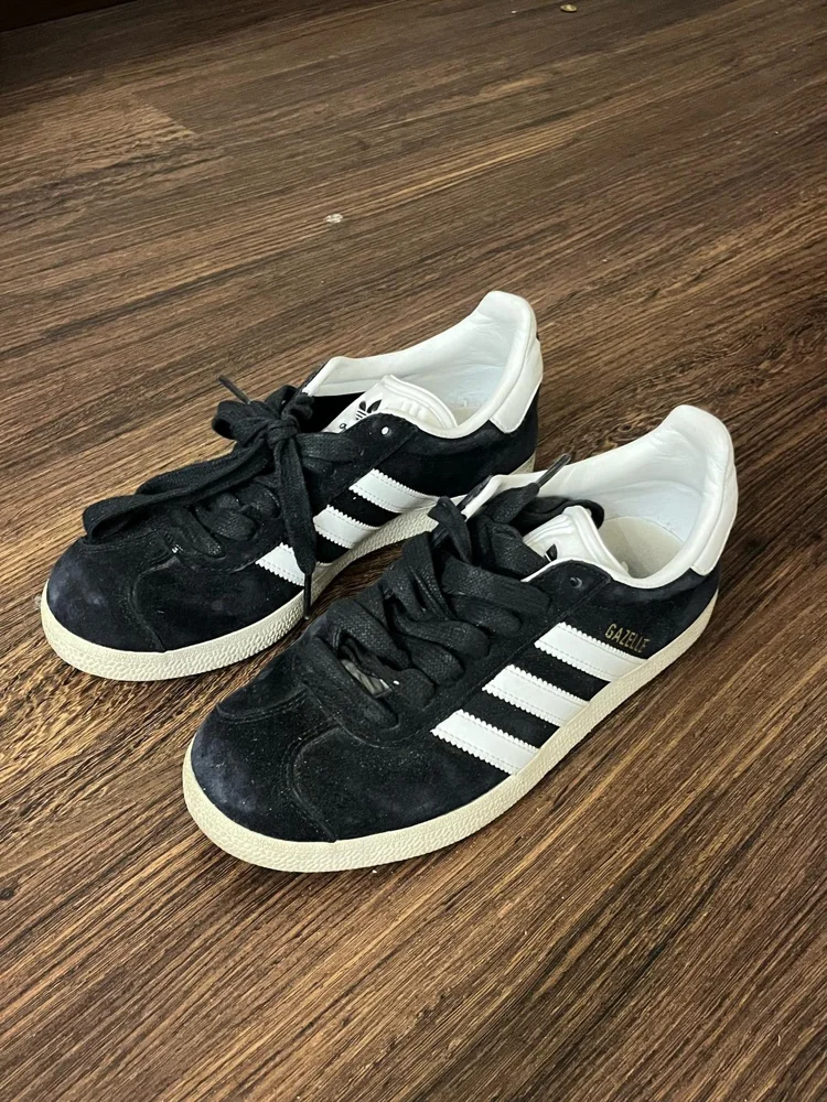 adidas Sneakers