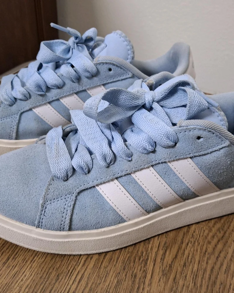 adidas Sneakers