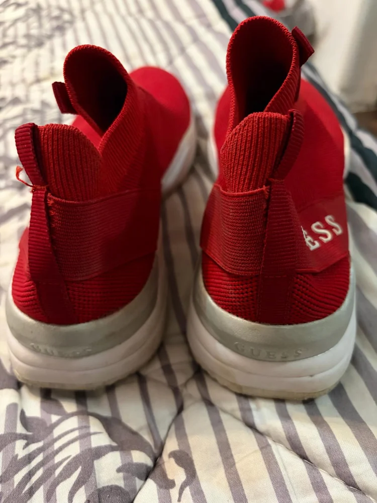 GUESS Sneakers