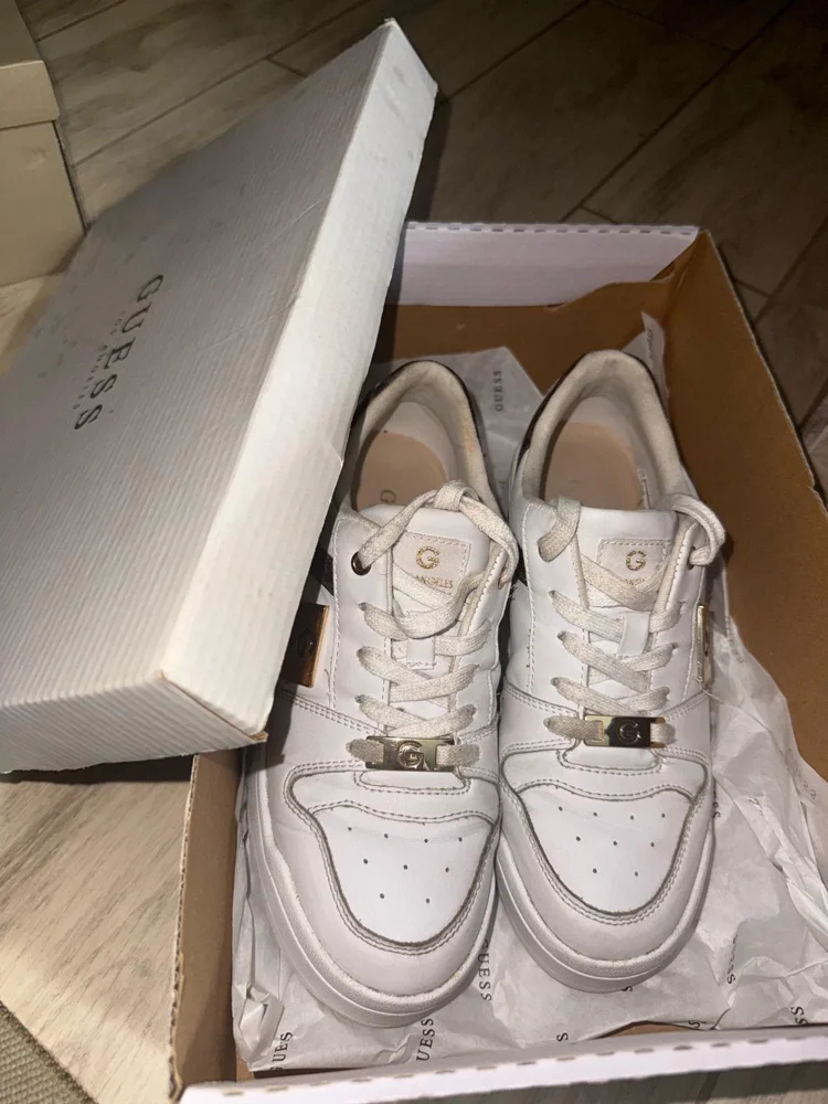 GUESS Sneakers