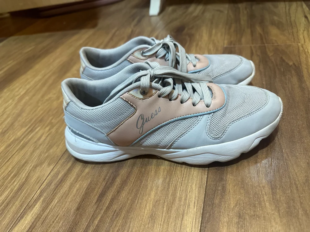 GUESS Sneakers
