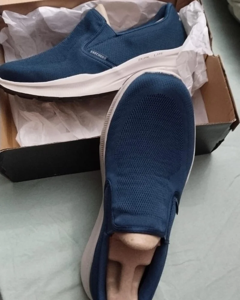 Sketchers Sneakers