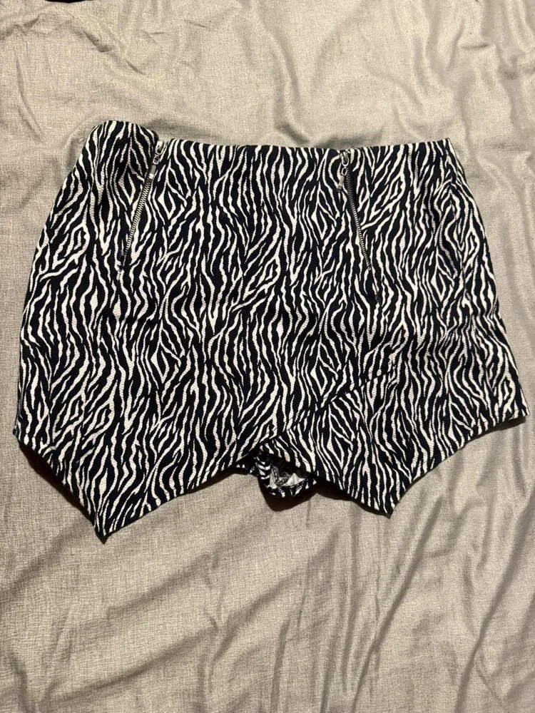 Atmosphere Skorts