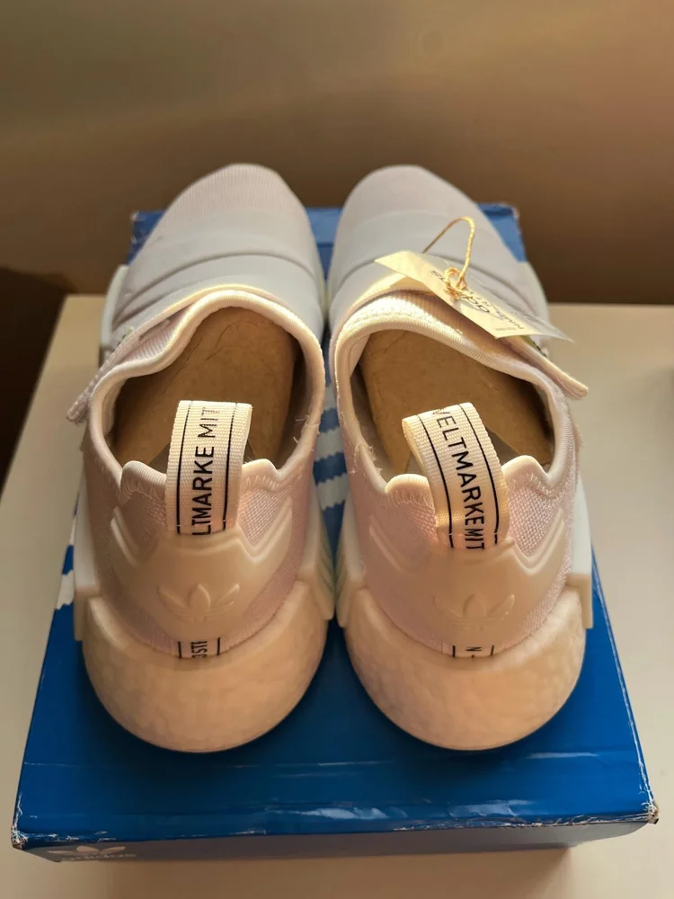 adidas Sneakers