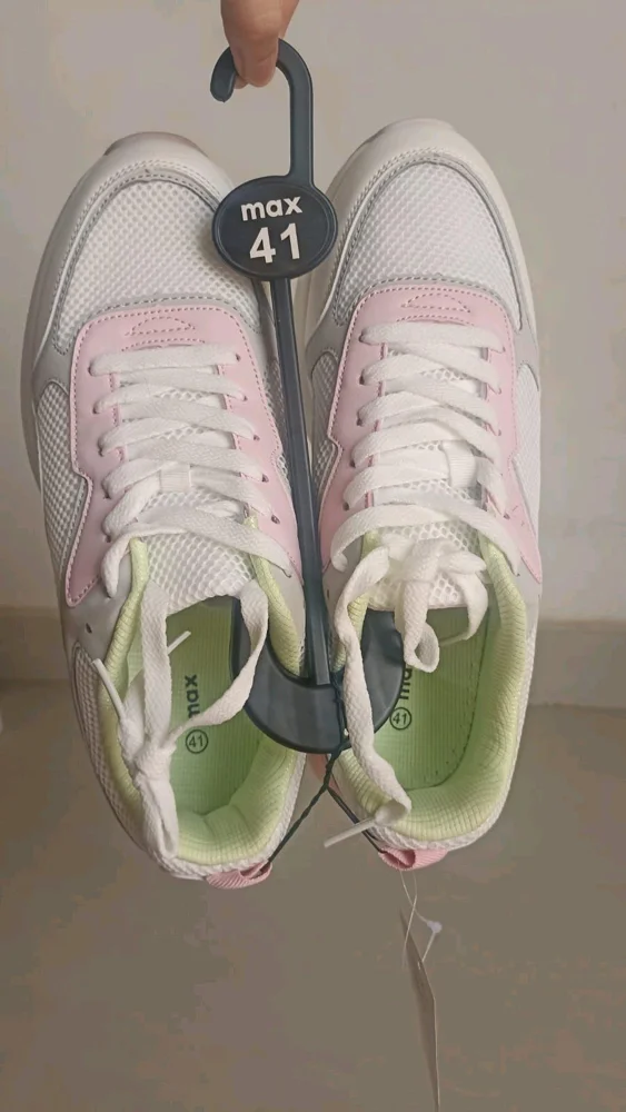 Max Sneakers