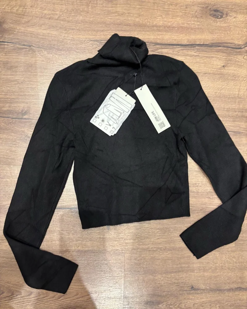 Zara Sweaters & Pullovers