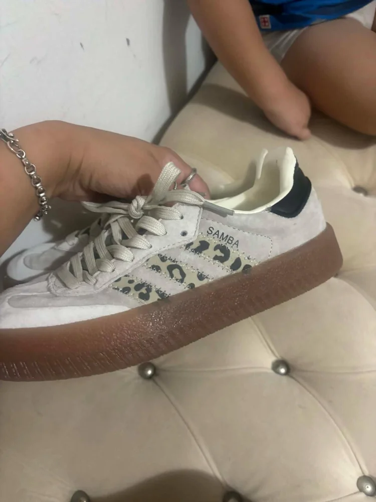 adidas Sneakers