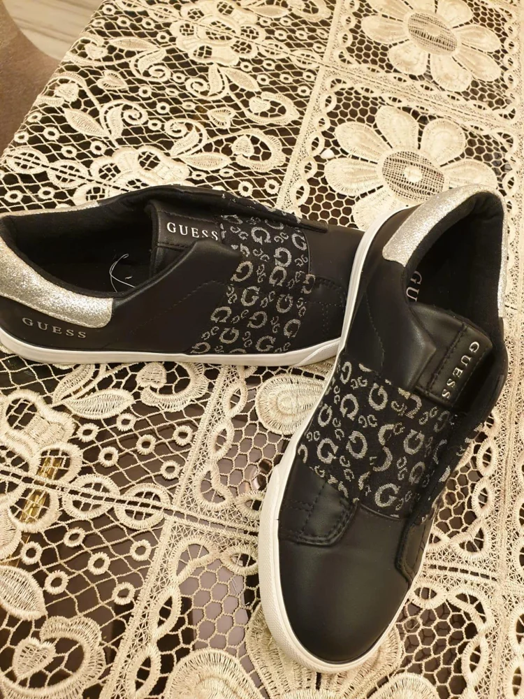 GUESS Sneakers