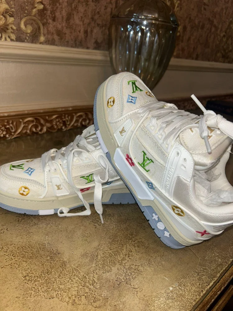 Sneakers