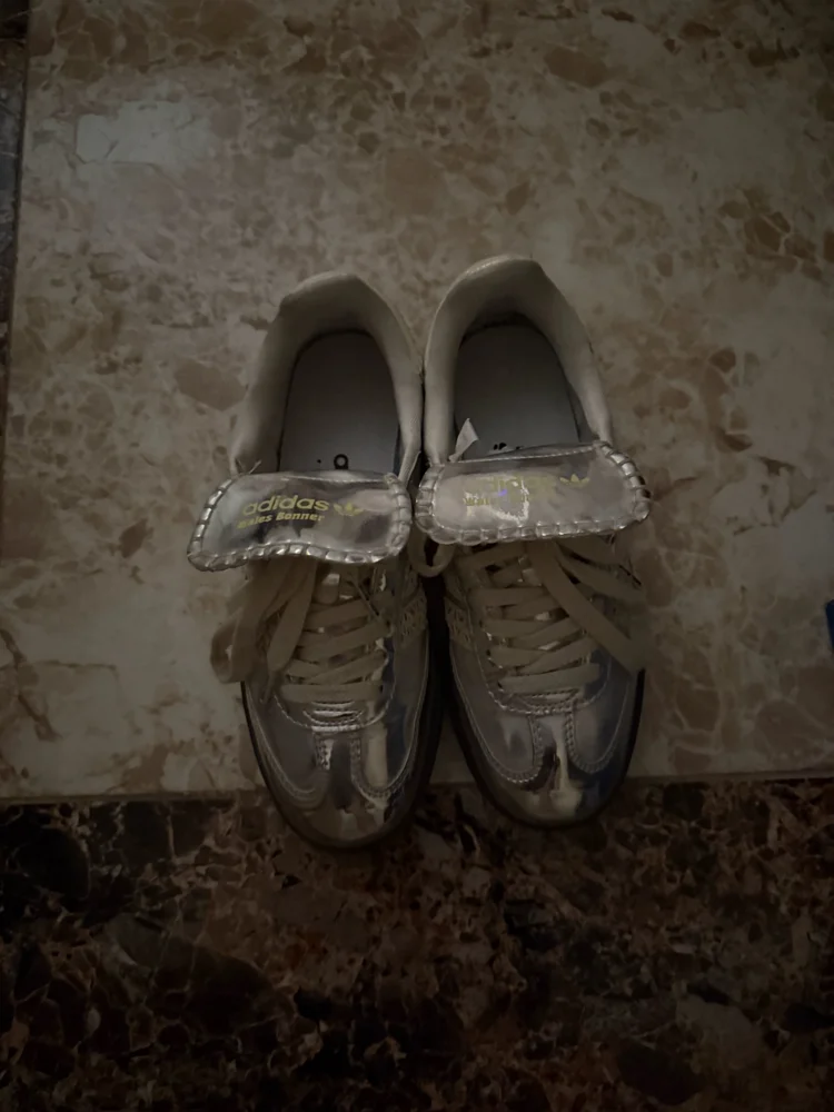 adidas Sneakers