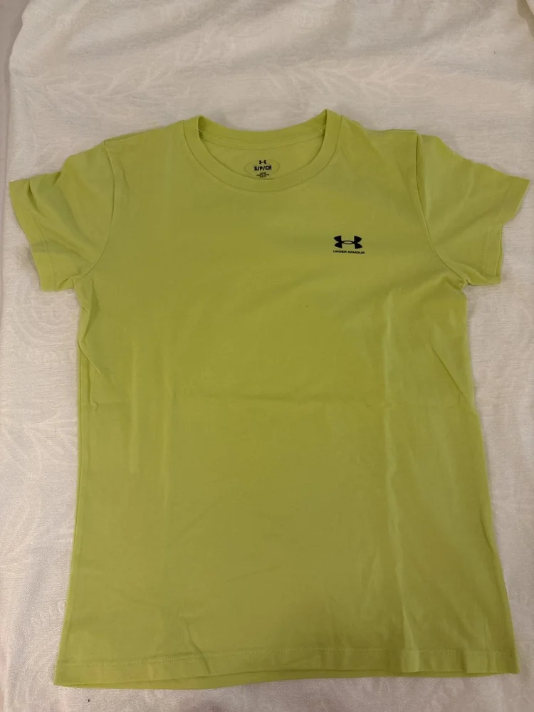 Under Armour T-shirts