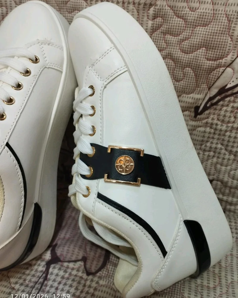 deja vu Sneakers