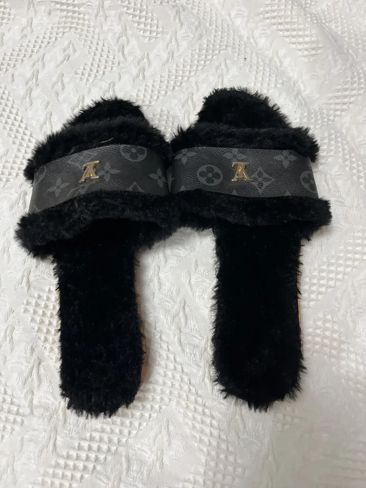 Louis Vuitton Flip-flops