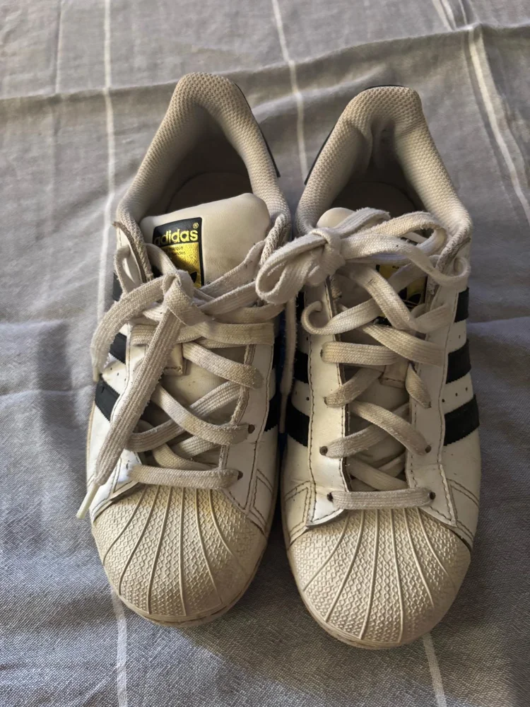 adidas Sneakers