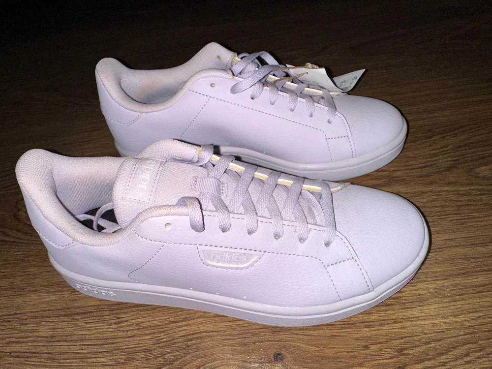 adidas Sneakers