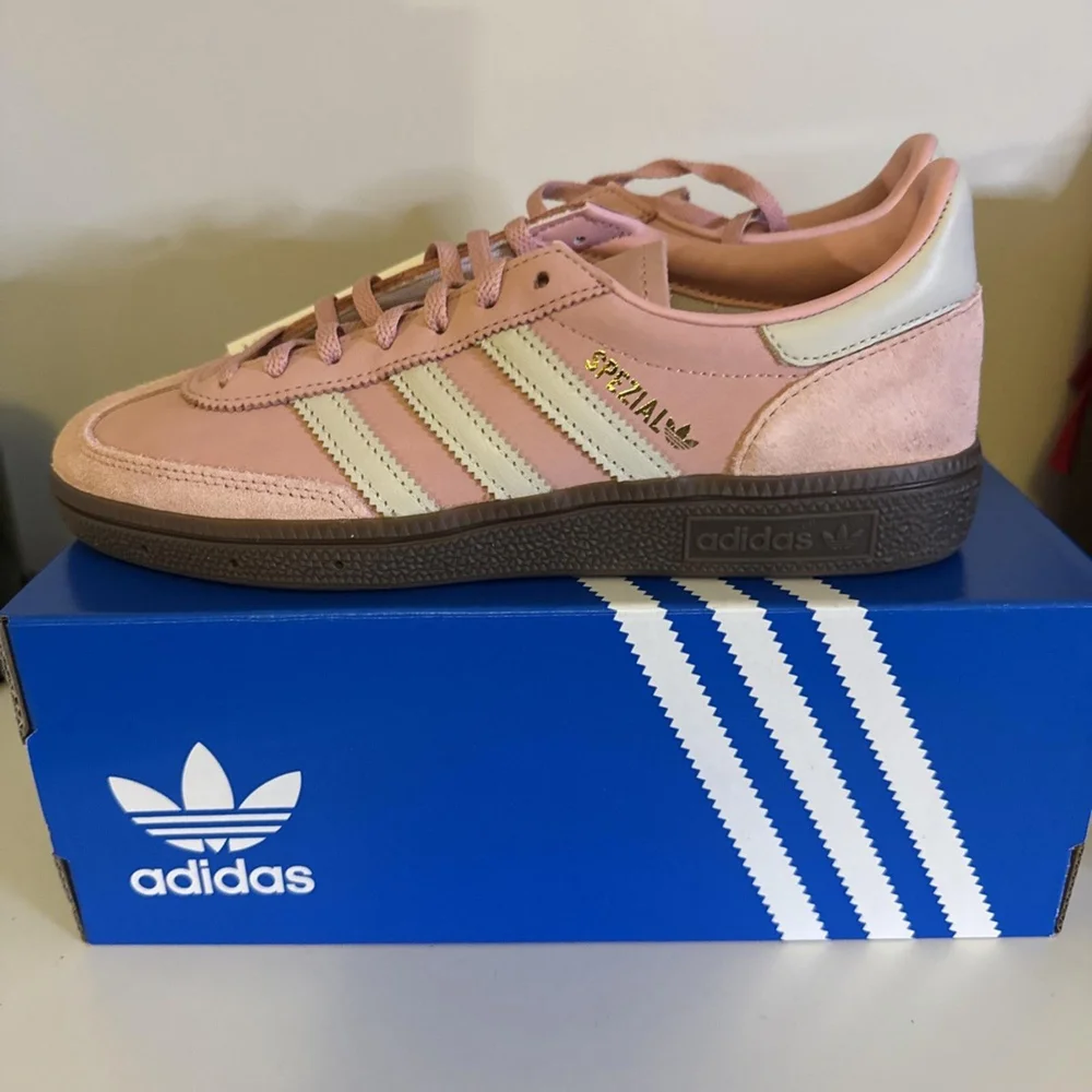 adidas Sneakers