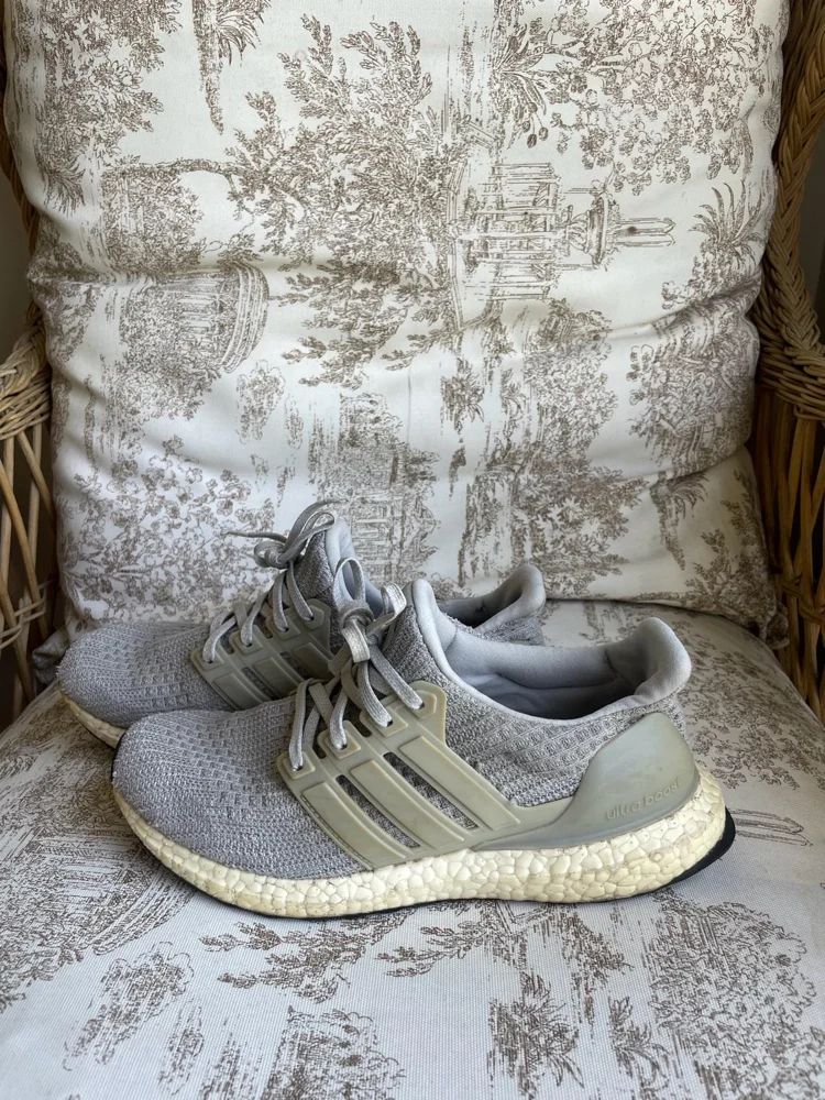 adidas Sneakers