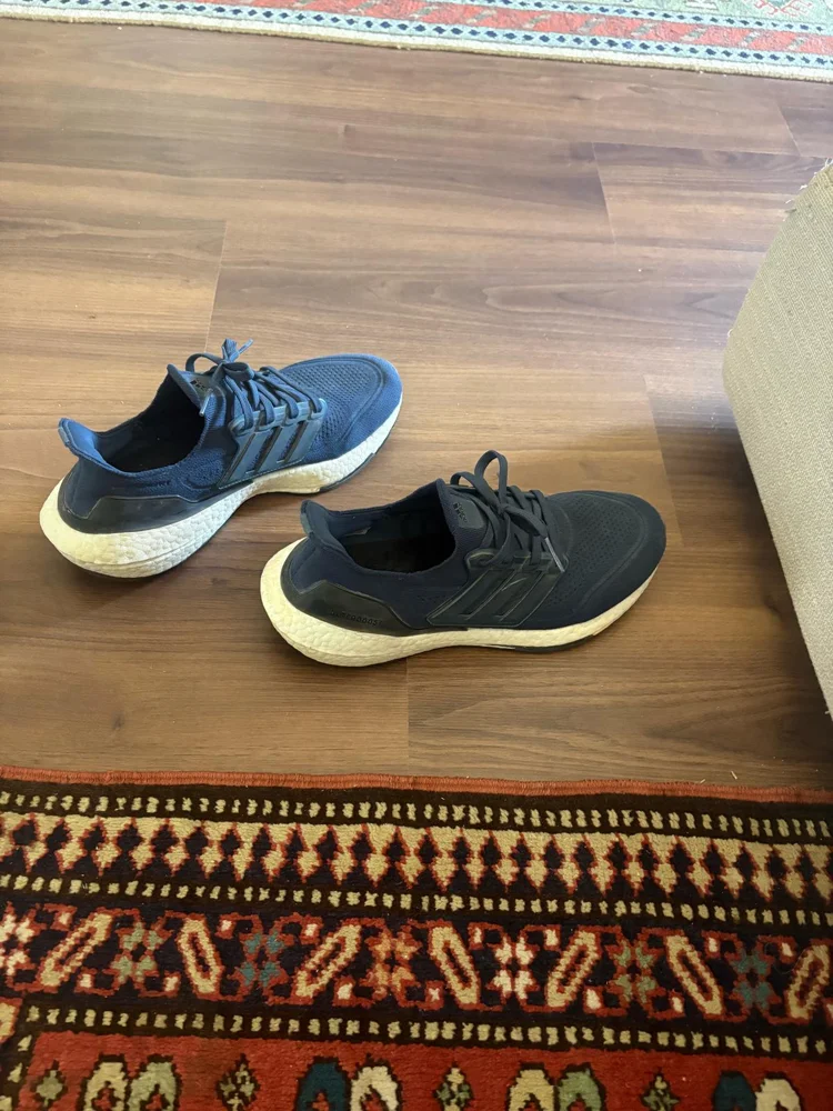 adidas Sneakers