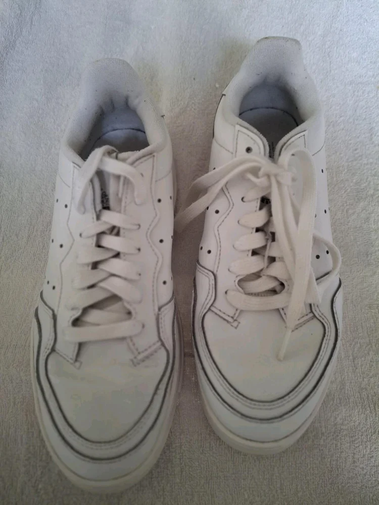 adidas Sneakers