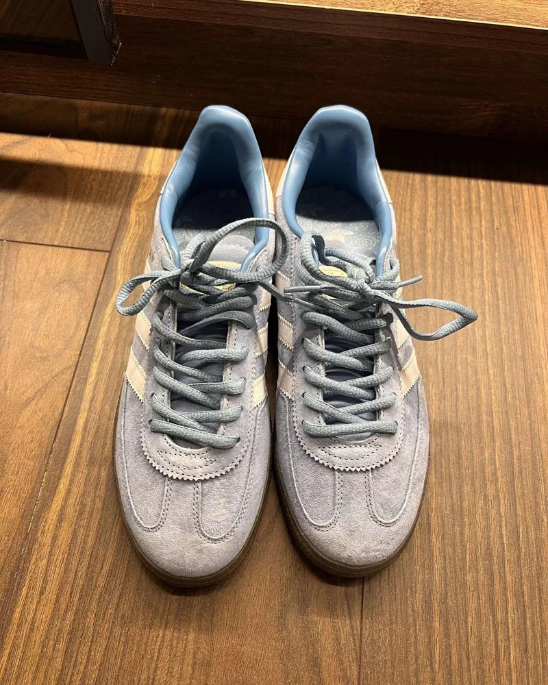 adidas Sneakers