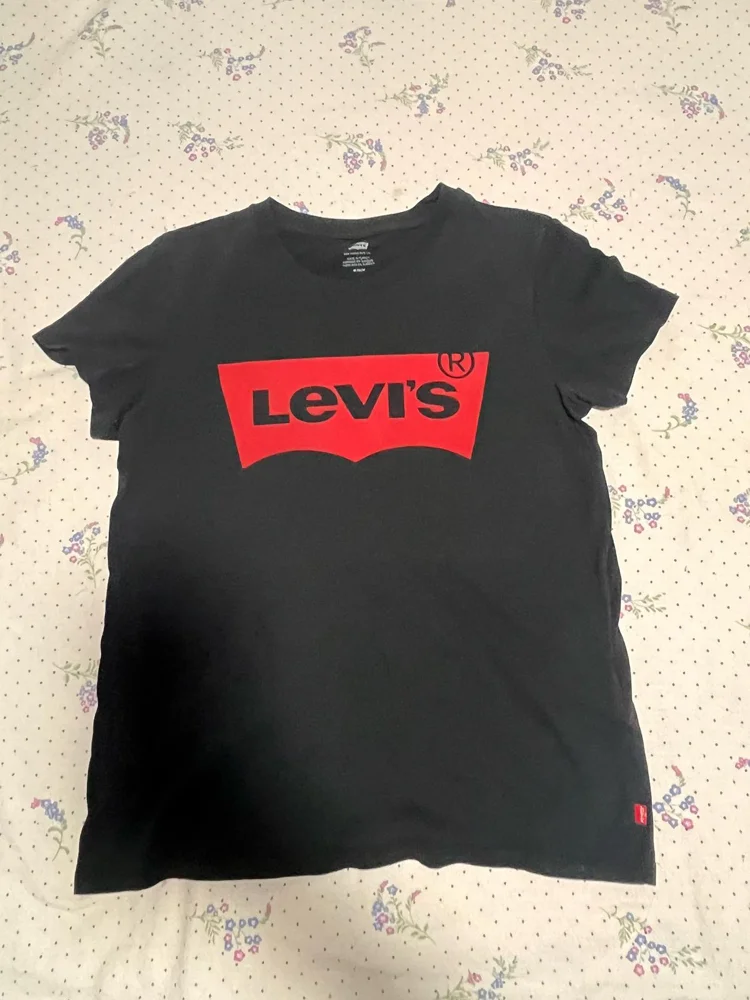 Levi's T-shirts