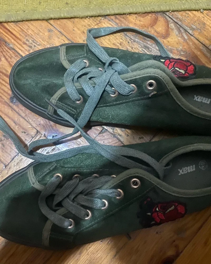 Max Sneakers