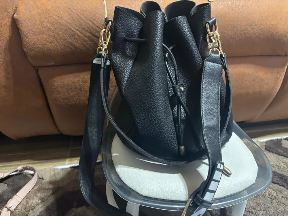 GUESS Shoulder Bag