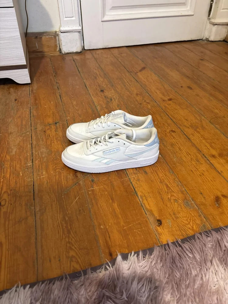 Reebok Sneakers