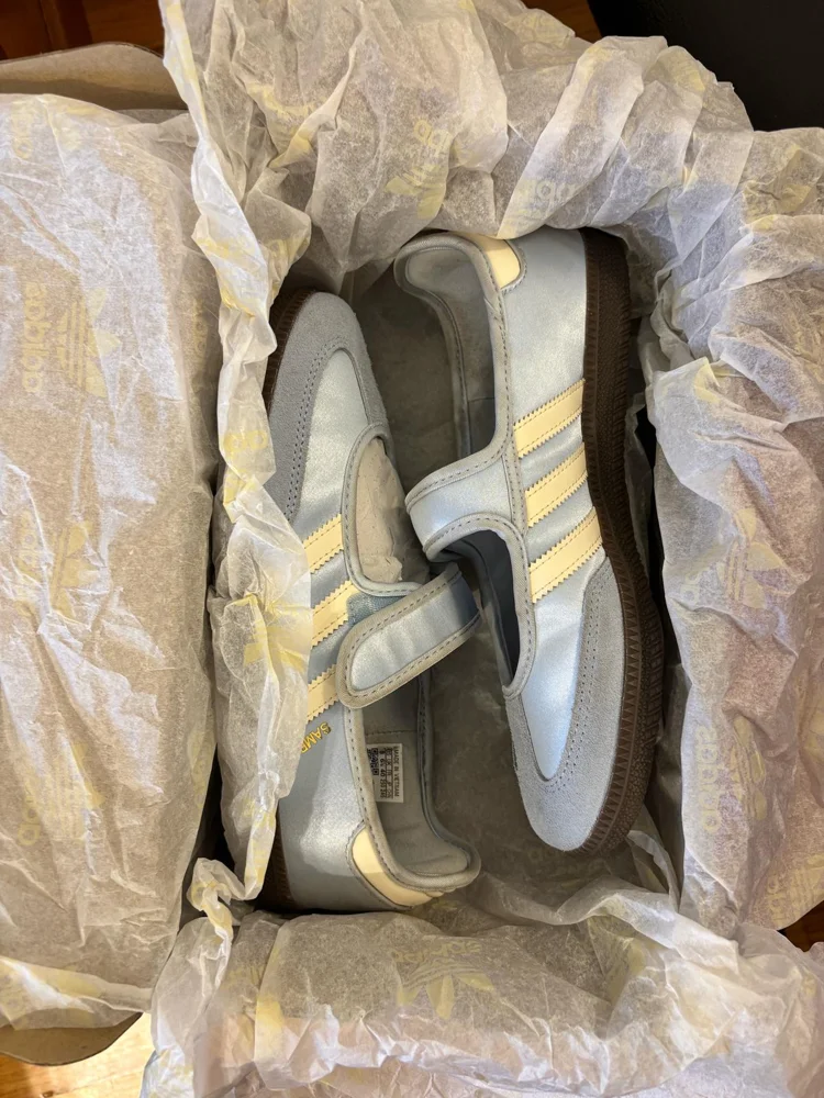 adidas Sneakers