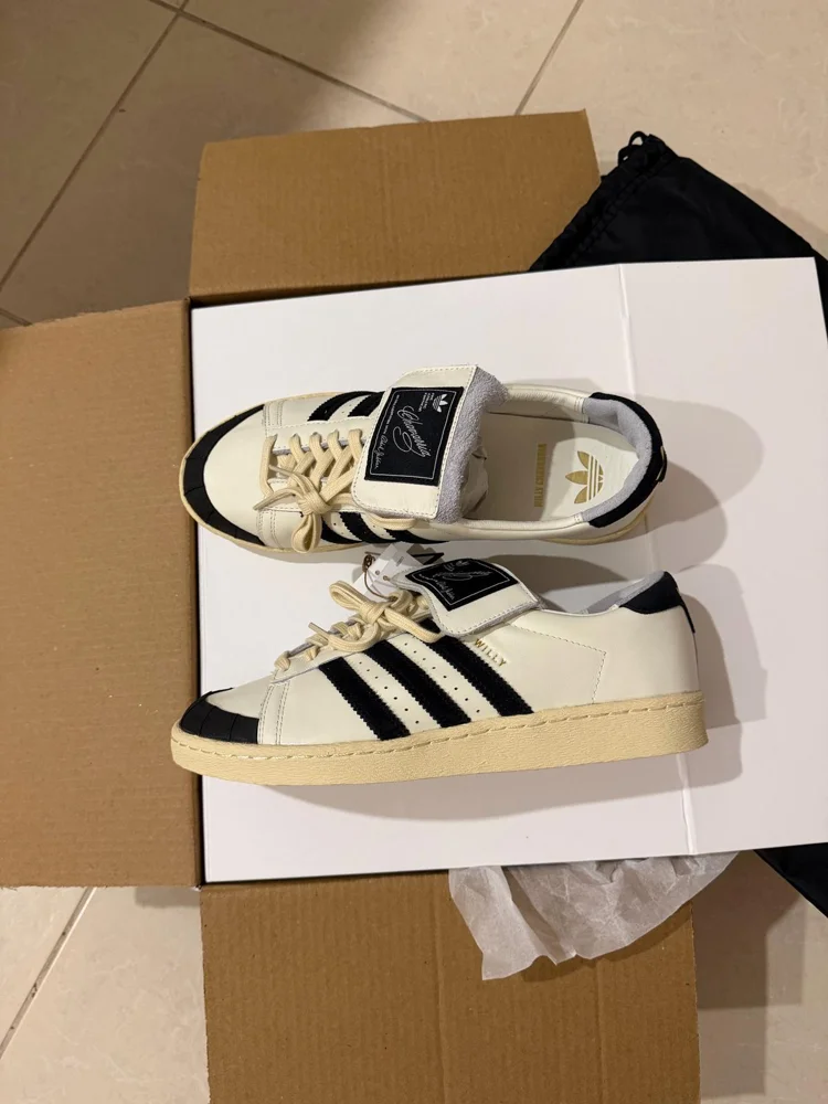 adidas Sneakers
