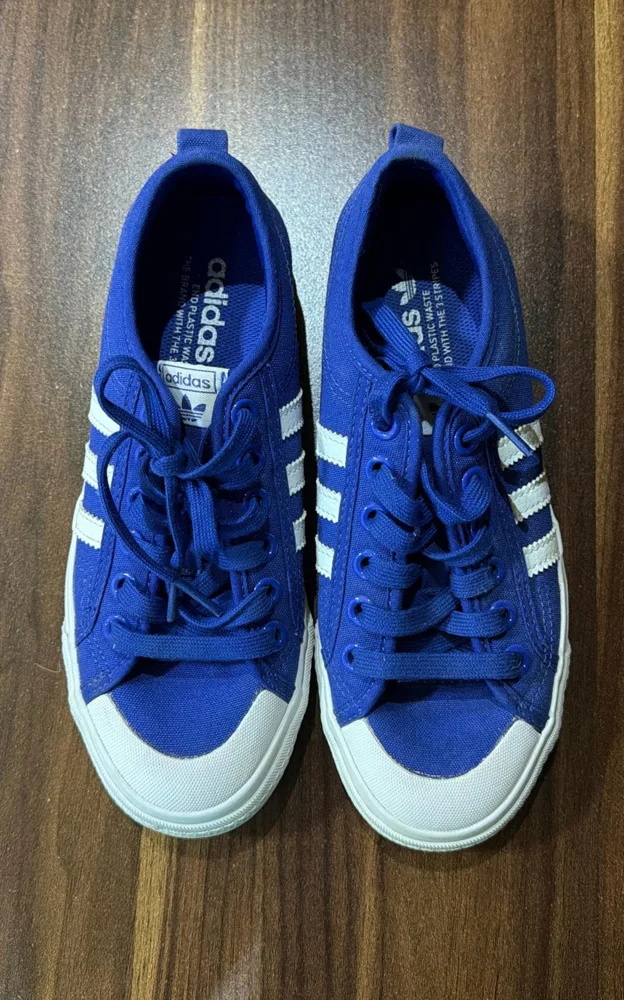 adidas Sneakers