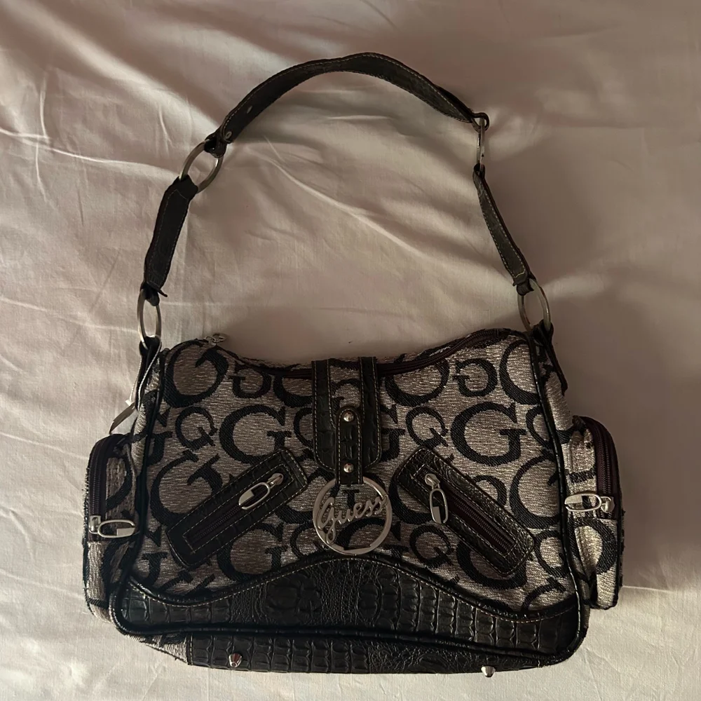 GUESS Shoulder Bag