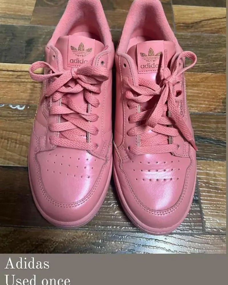 adidas Sneakers