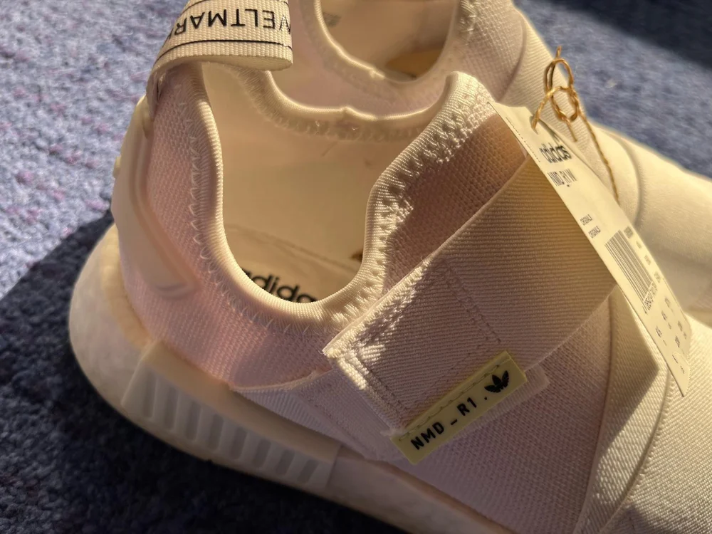 adidas Sneakers