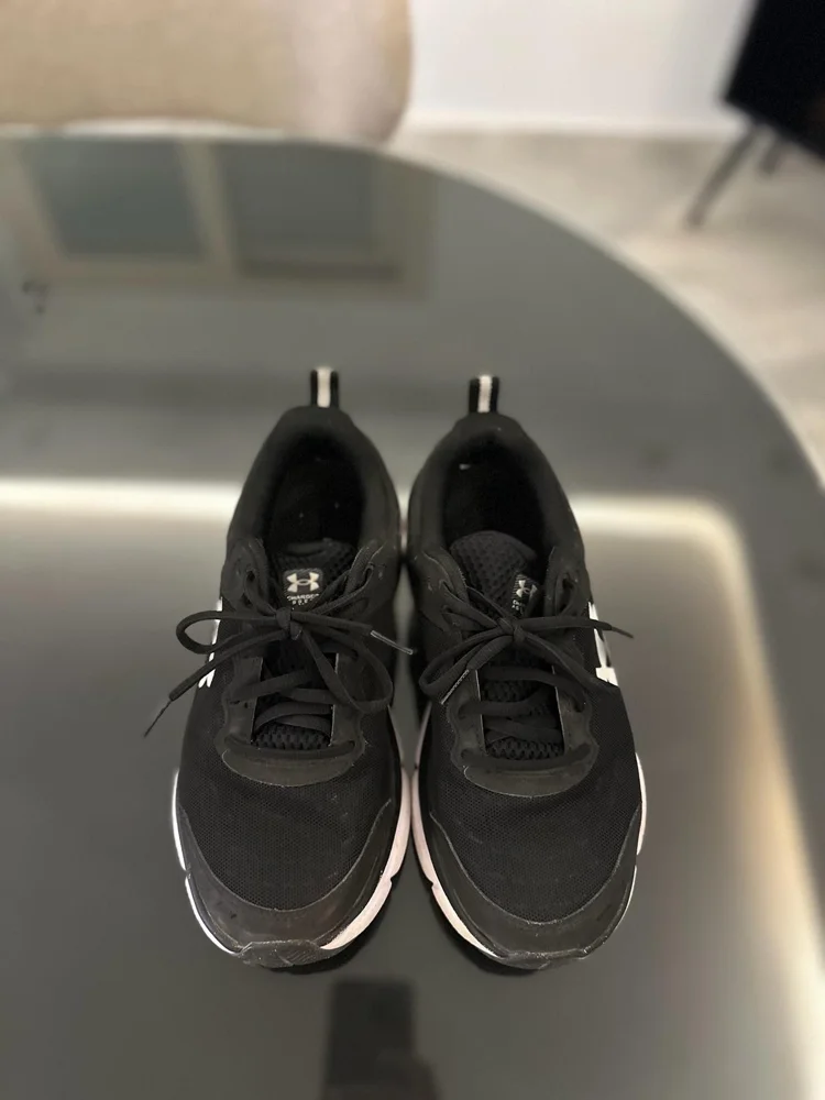 Under Armour Sneakers