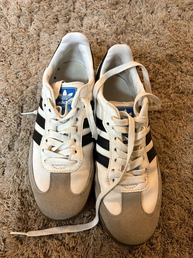 adidas Sneakers