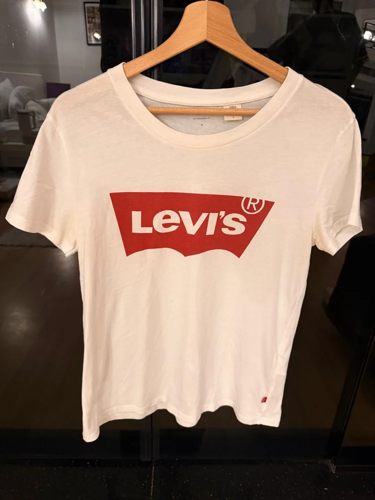 Levi's T-shirts