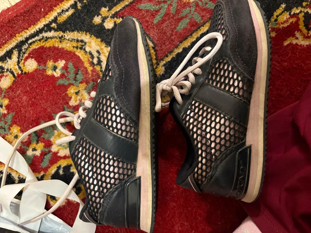 DKNY Sneakers